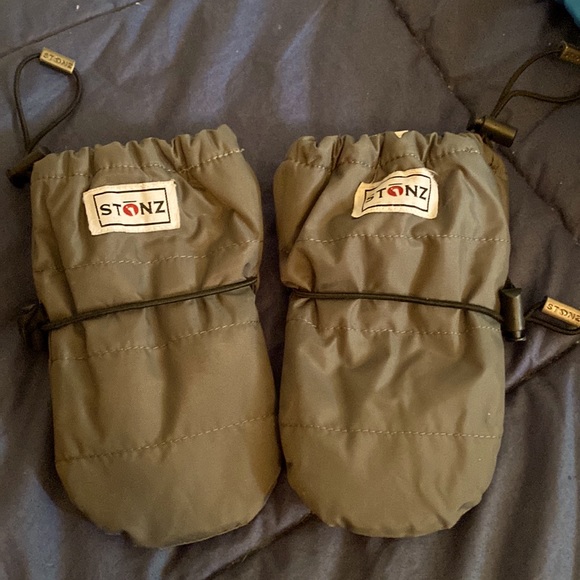 SOLD: Stonz Waterproof Mitts 0-2 - Picture 1 of 1